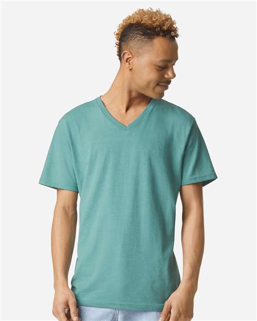 American Apparel 2006CVC Heather Arctic model front