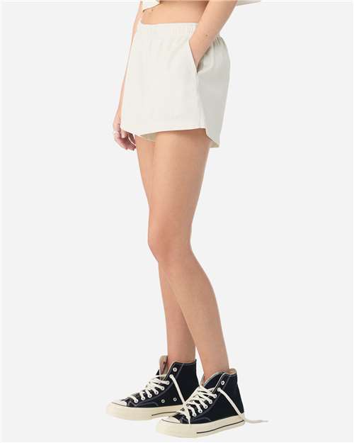 BELLA + CANVAS 6824GD Vintage White model side